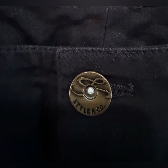 Style & Co Women's black skinny leg jeans with snap detail size. Size 6 - Picture 4 of 9